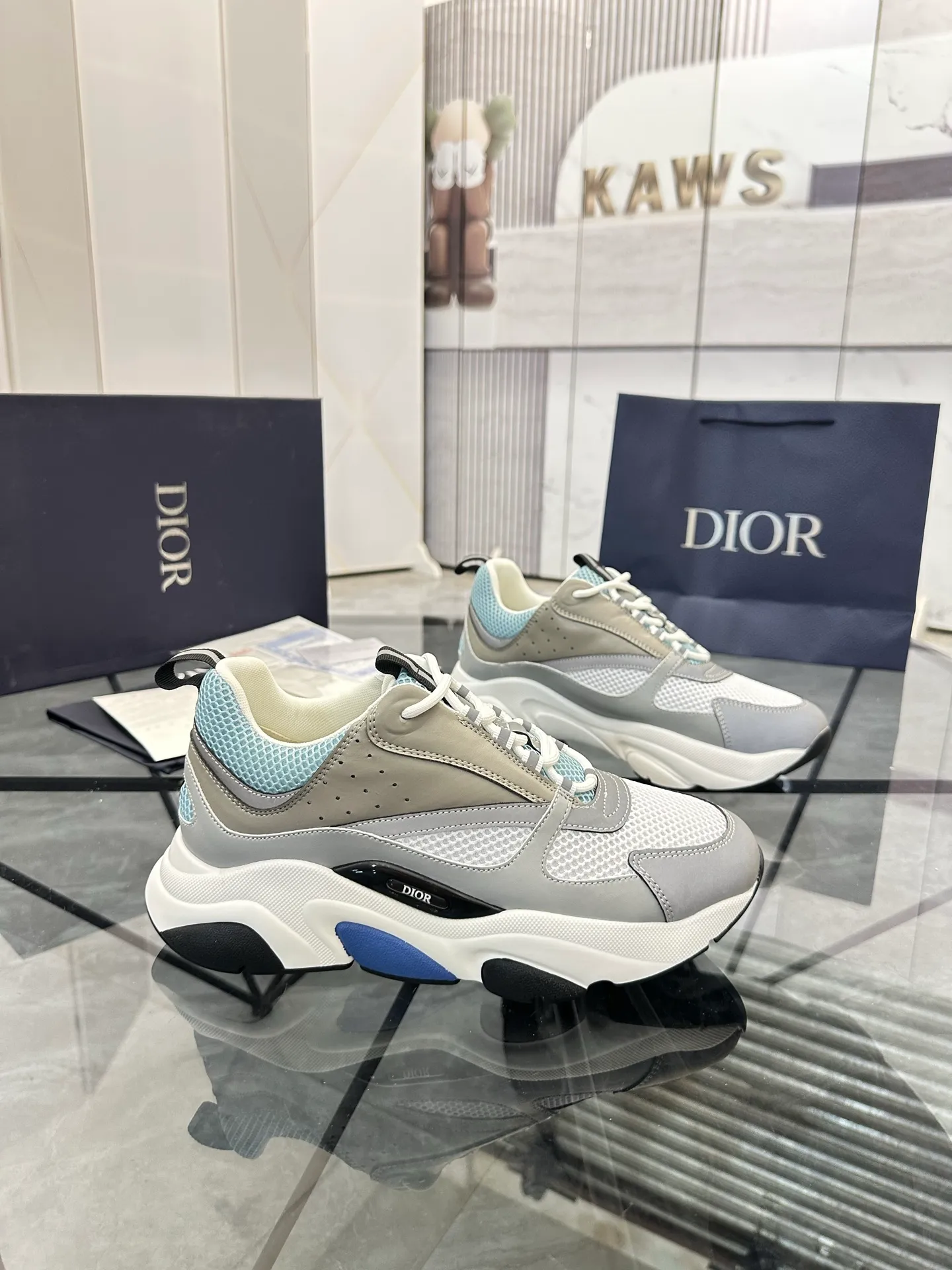Men's shoes: 💰P460¥ Ready in Guangzhou, fully packaged Product trademark: Dior* "Dior*" low-top casual shoes Regular size: 38-46 (can be customized to 47) B22 Product materials: imported cowhide leather upper spliced ​​with original fabric, breathable lining, original outsole. Number: 920